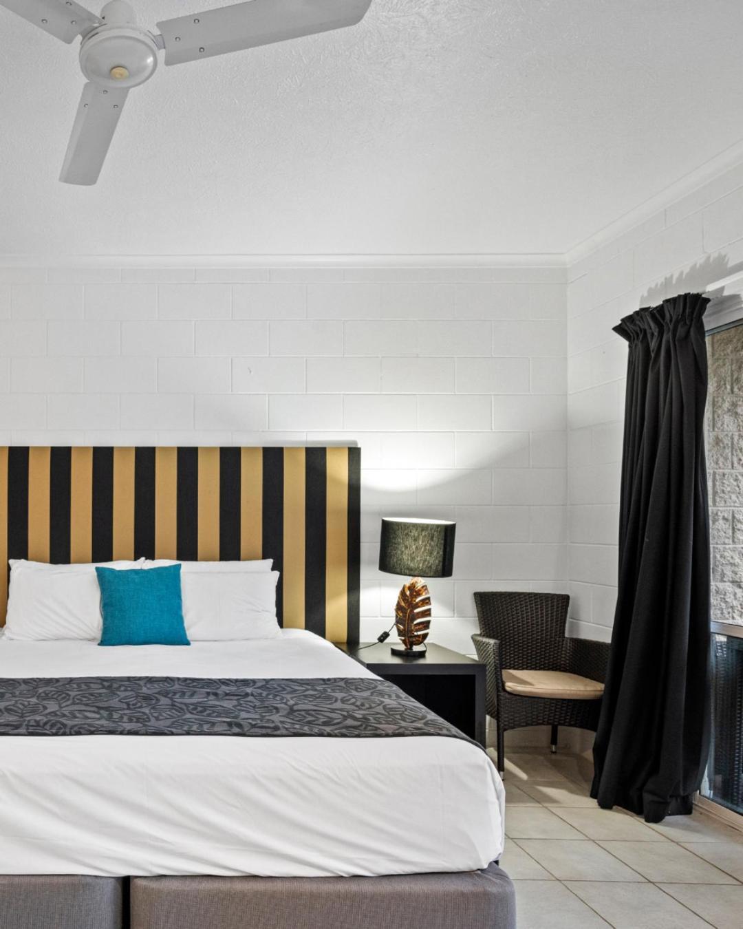 Colonial Palms Motor Inn Airlie Beach Exterior photo